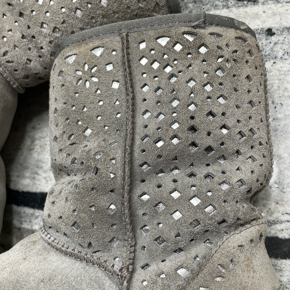 *RARE* UGG Cutout Short Boots - Picture 9 of 15